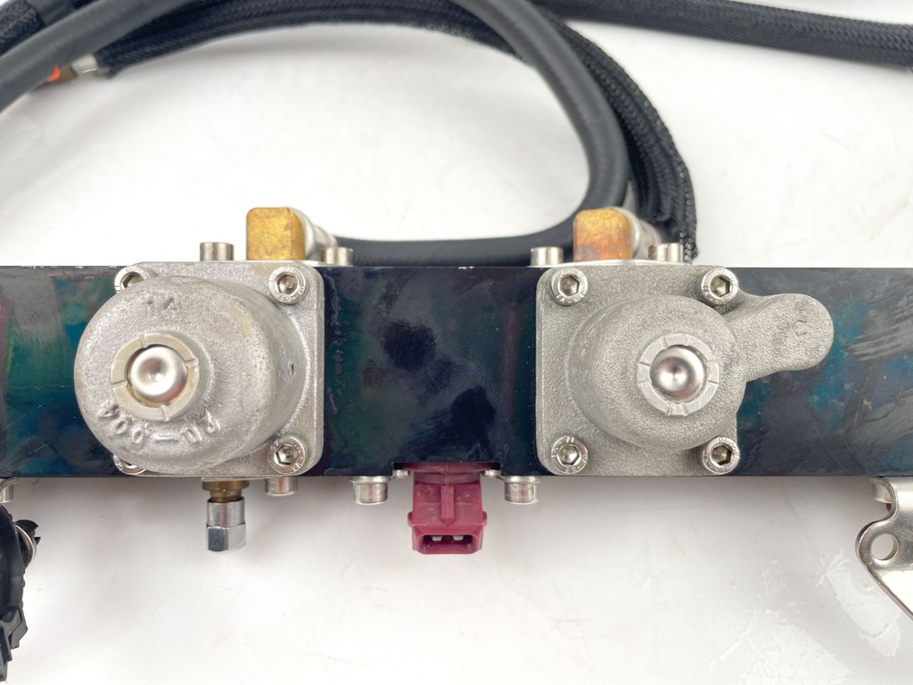 2001 Mercury 225 HP 2 Stroke Outboard Fuel Injector Set W/ Rail 884429A8 OEM