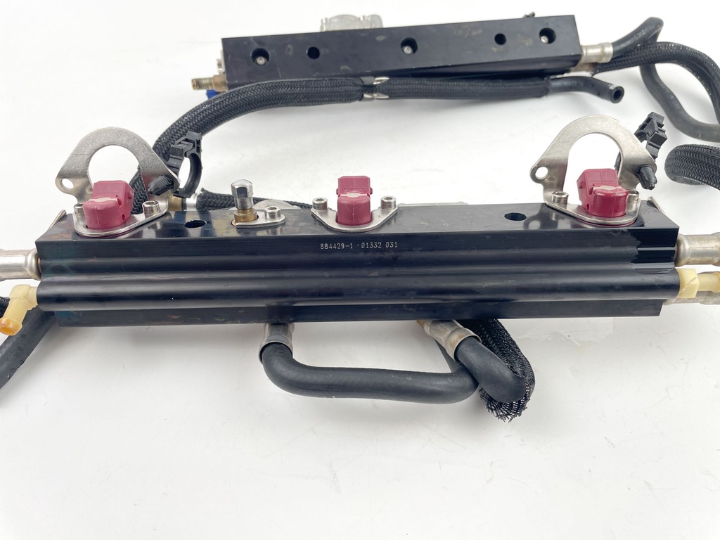 2001 Mercury 225 HP 2 Stroke Outboard Fuel Injector Set W/ Rail 884429A8 OEM