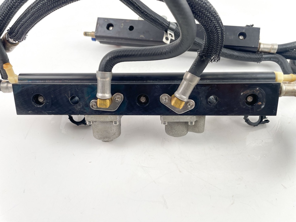 2001 Mercury 225 HP 2 Stroke Outboard Fuel Injector Set W/ Rail 884429A8 OEM