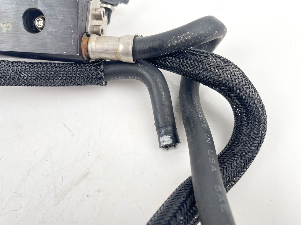 2001 Mercury 225 HP 2 Stroke Outboard Fuel Injector Set W/ Rail 884429A8 OEM