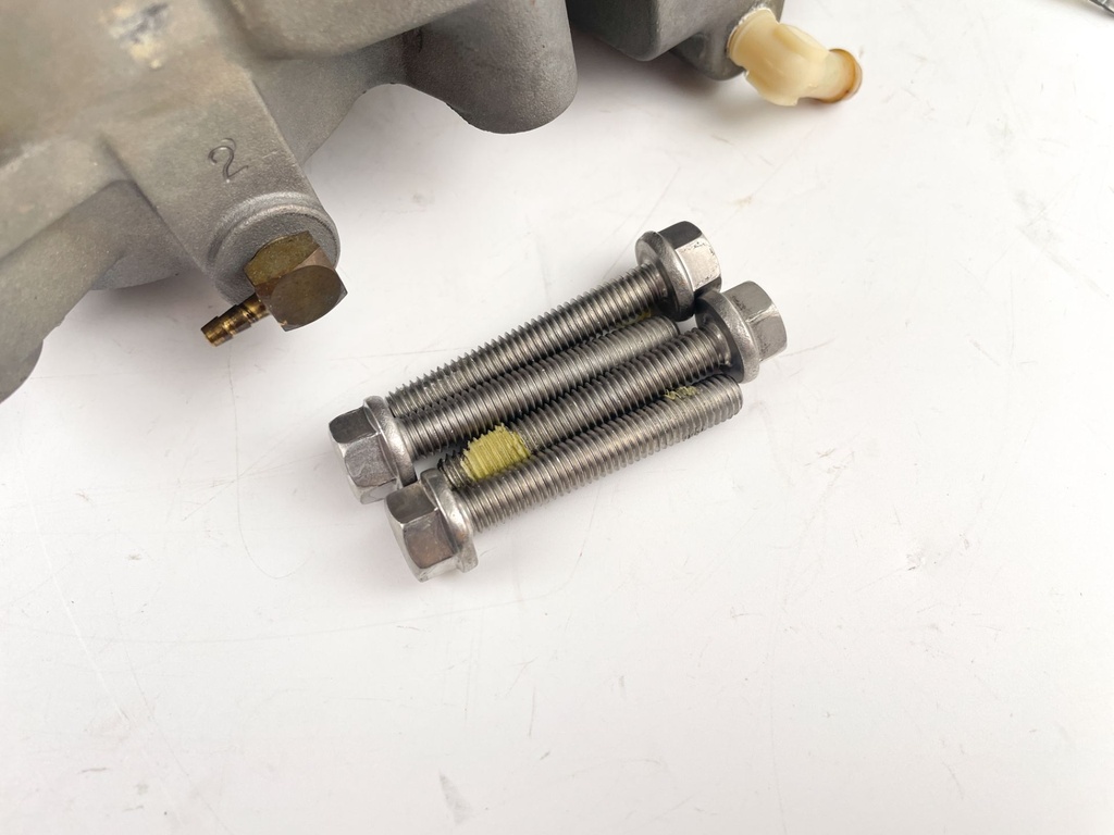 2001 Mercury 225 HP 2 Stroke Outboard Air Compressor Assembly 828123T15 OEM