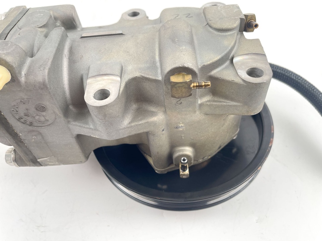 2001 Mercury 225 HP 2 Stroke Outboard Air Compressor Assembly 828123T15 OEM