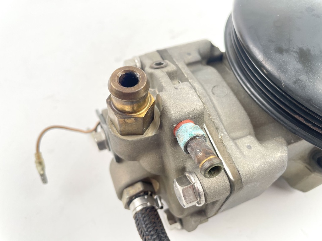 2001 Mercury 225 HP 2 Stroke Outboard Air Compressor Assembly 828123T15 OEM