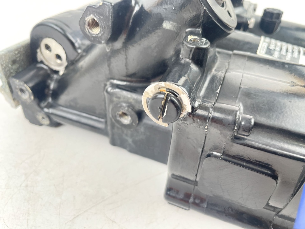 2001 Mercury 225 HP 2 Stroke Outboard Power Trim Tilt Unit 8M0168222 OEM