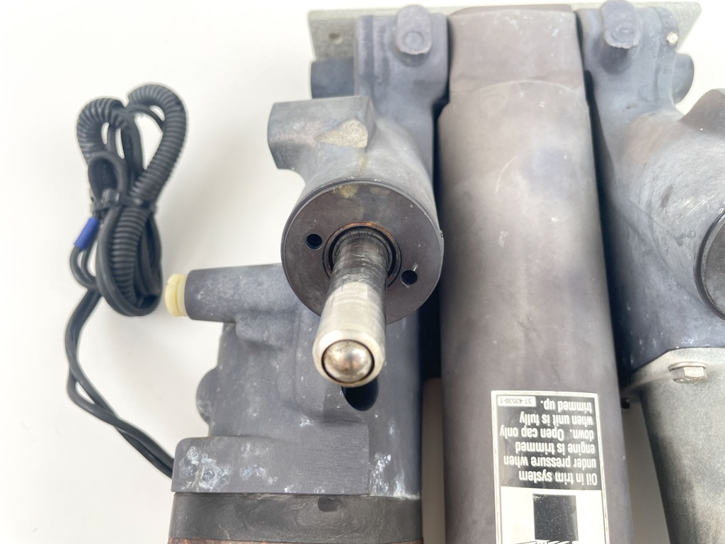 2003 Mercury 200 HP 2 Stroke Outboard Power Trim Tilt Unit 855998A3 Parts