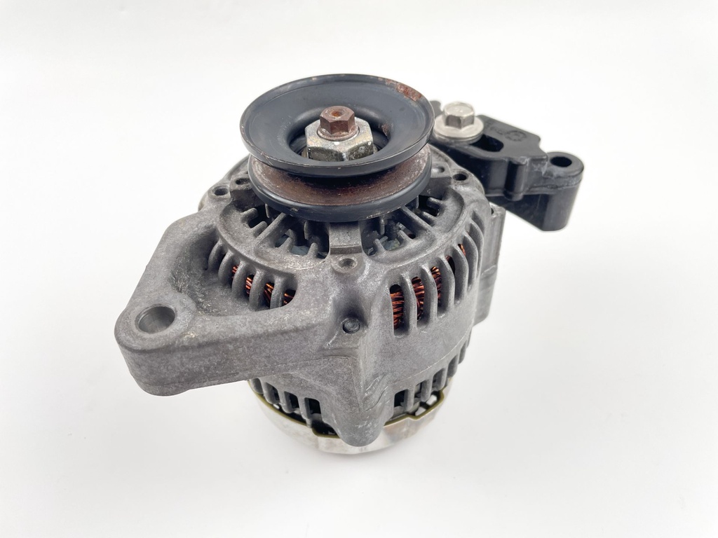 1999 Mercury 225 HP 2 Stroke Outboard Alternator 821663A1 OEM