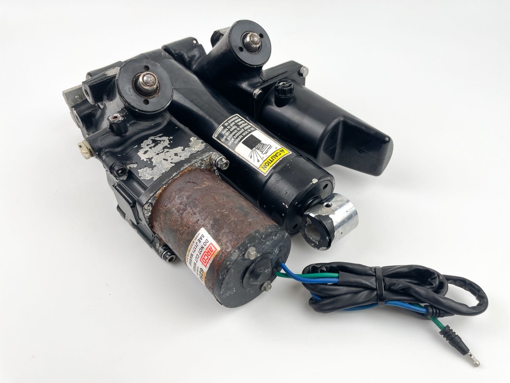 1999 Mercury 225 HP 2 Stroke Outboard Power Trim Tilt Unit 855998A11 OEM