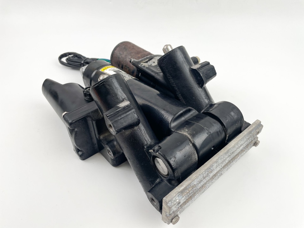 1999 Mercury 225 HP 2 Stroke Outboard Power Trim Tilt Unit 855998A11 OEM