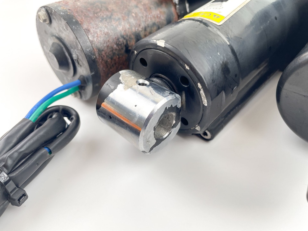 1999 Mercury 225 HP 2 Stroke Outboard Power Trim Tilt Unit 855998A11 OEM