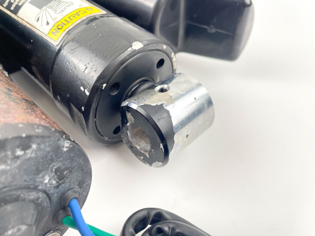 1999 Mercury 225 HP 2 Stroke Outboard Power Trim Tilt Unit 855998A11 OEM