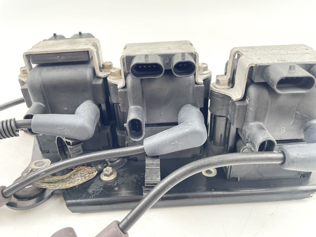 2001 Mercury 150 HP 2 Stroke Outboard Ignition Coil Set W/ Plate 856991A1 OEM