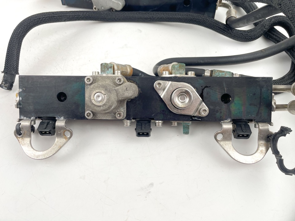 2001 Mercury 150 HP 2 Stroke Optimax Outboard Fuel Rail Set 858221T4 OEM