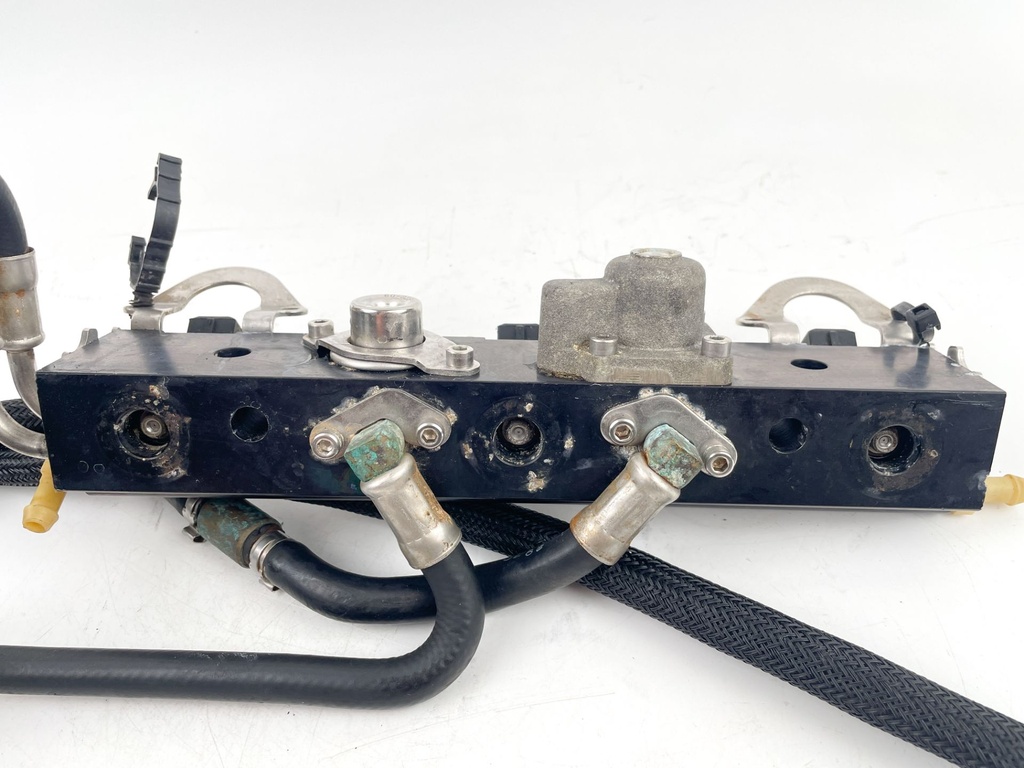 2001 Mercury 150 HP 2 Stroke Optimax Outboard Fuel Rail Set 858221T4 OEM