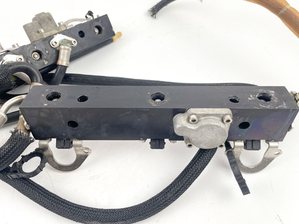 2001 Mercury 150 HP 2 Stroke Optimax Outboard Fuel Rail Set 858221T4 OEM