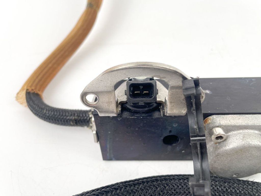 2001 Mercury 150 HP 2 Stroke Optimax Outboard Fuel Rail Set 858221T4 OEM