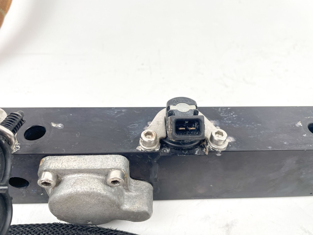 2001 Mercury 150 HP 2 Stroke Optimax Outboard Fuel Rail Set 858221T4 OEM