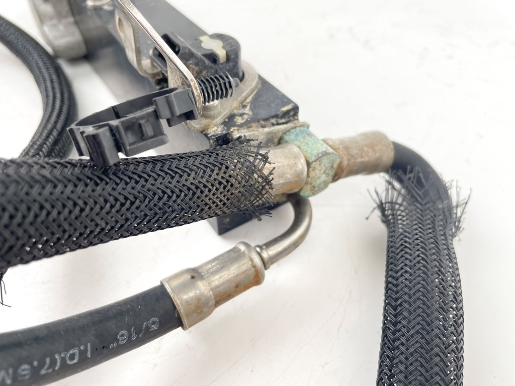 2001 Mercury 150 HP 2 Stroke Optimax Outboard Fuel Rail Set 858221T4 OEM