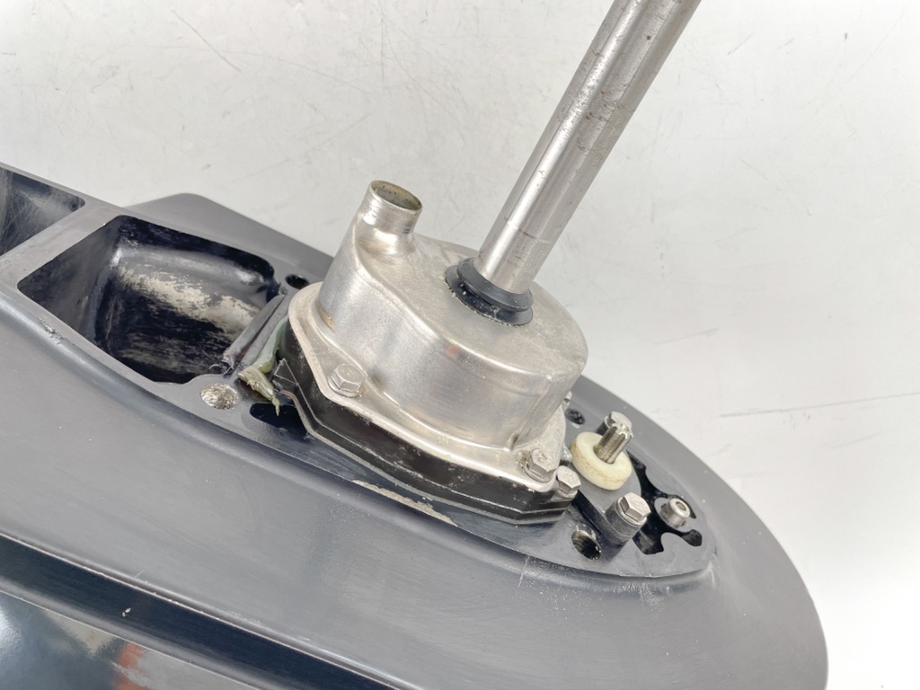 2006 Mercury 115 HP 2 Stroke Outboard Lower Unit Gear Case 9011J33 OEM