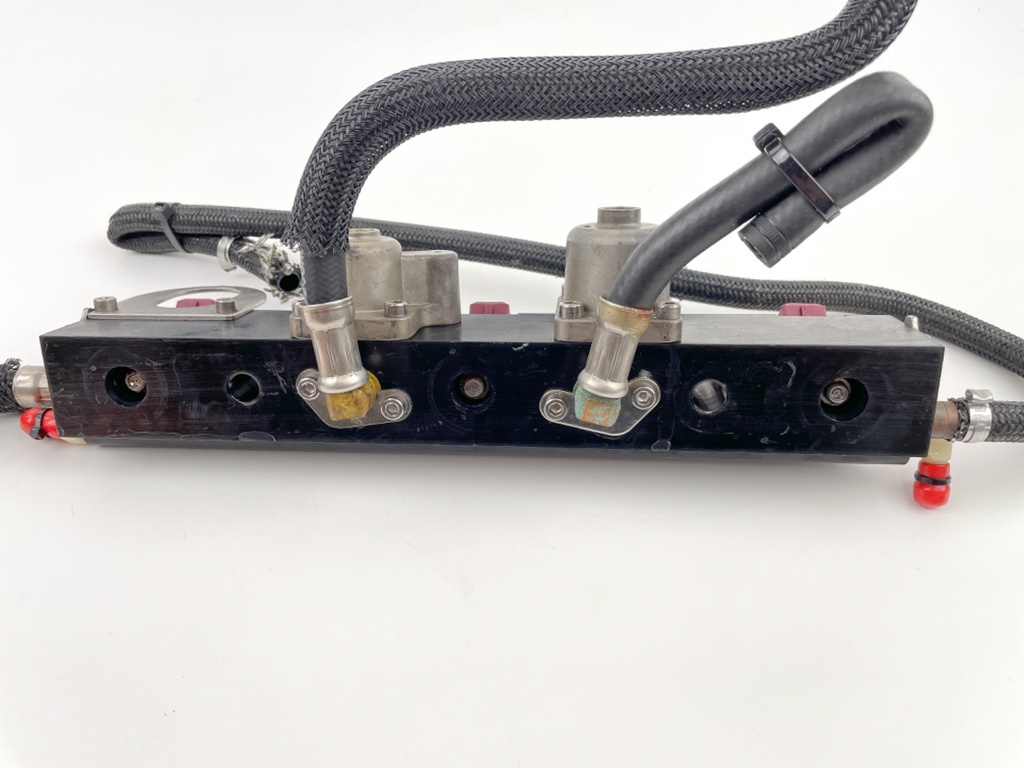 2006 Mercury 115 HP 2 Stroke Outboard Fuel Injector Set W/ Rail 804528 OEM