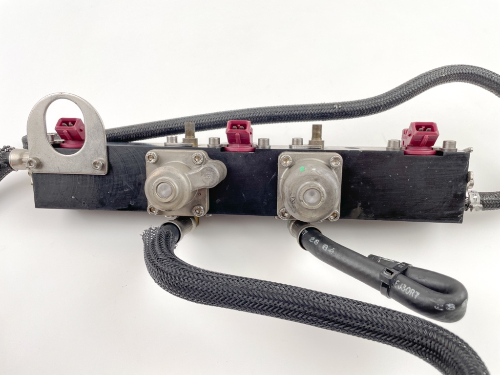 2006 Mercury 115 HP 2 Stroke Outboard Fuel Injector Set W/ Rail 804528 OEM