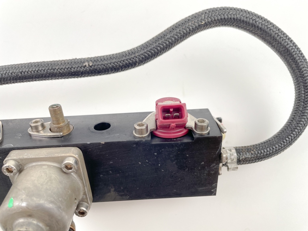 2006 Mercury 115 HP 2 Stroke Outboard Fuel Injector Set W/ Rail 804528 OEM