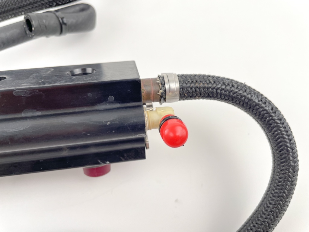 2006 Mercury 115 HP 2 Stroke Outboard Fuel Injector Set W/ Rail 804528 OEM