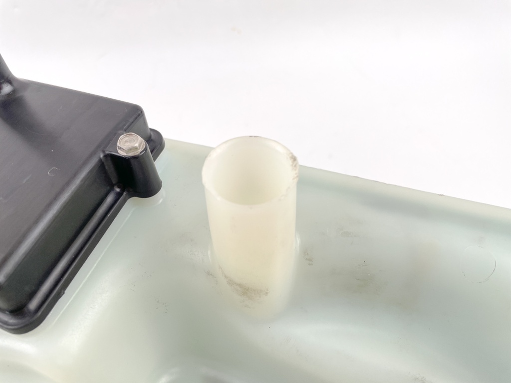 2006 Mercury 115 HP 2 Stroke Outboard Oil Tank 879844T04 OEM