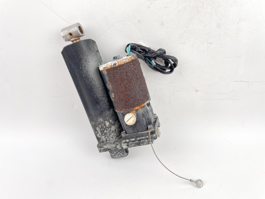 2006 Mercury 115 HP 2 Stroke Outboard Power Trim Tilt Unit 830250T5 OEM