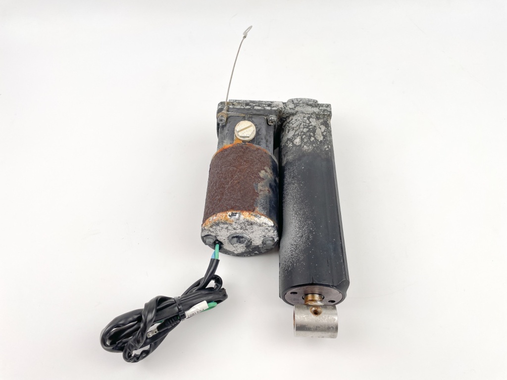 2006 Mercury 115 HP 2 Stroke Outboard Power Trim Tilt Unit 830250T5 OEM