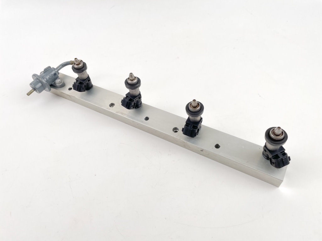 2004 Honda 130 HP 4 Stroke Outboard Fuel Injector Set W/ Rail 16406-ZW5-000 OEM