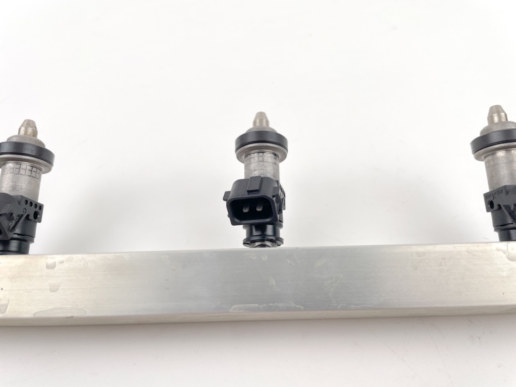 2004 Honda 130 HP 4 Stroke Outboard Fuel Injector Set W/ Rail 16406-ZW5-000 OEM