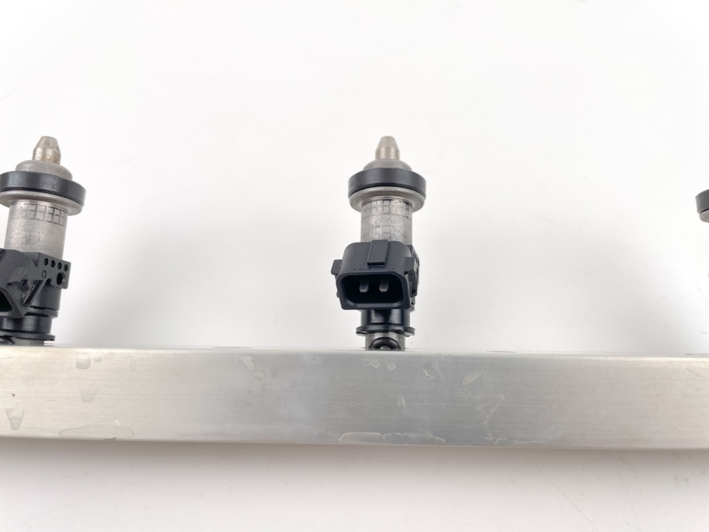 2004 Honda 130 HP 4 Stroke Outboard Fuel Injector Set W/ Rail 16406-ZW5-000 OEM