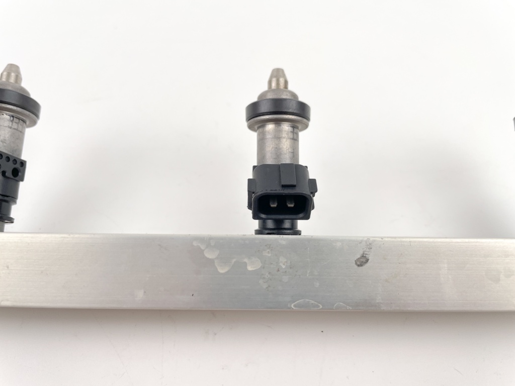 2004 Honda 130 HP 4 Stroke Outboard Fuel Injector Set W/ Rail 16406-ZW5-000 OEM