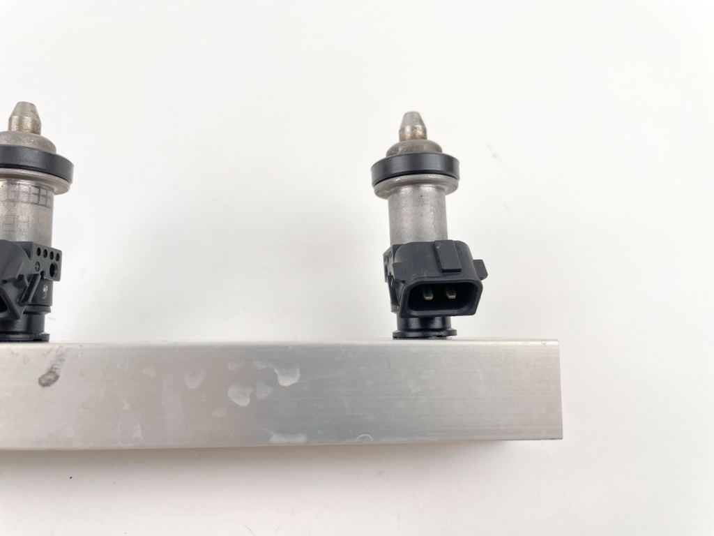 2004 Honda 130 HP 4 Stroke Outboard Fuel Injector Set W/ Rail 16406-ZW5-000 OEM