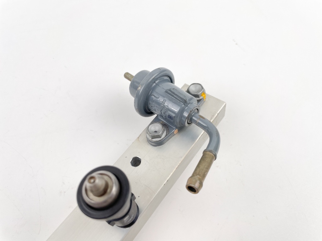 2004 Honda 130 HP 4 Stroke Outboard Fuel Injector Set W/ Rail 16406-ZW5-000 OEM