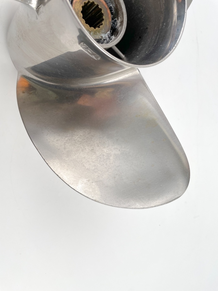 Yamaha Outboard Stainless Steel Propeller 15 1/4 X 17 17-M 3 Blade RH