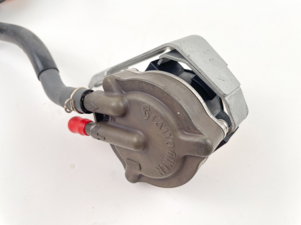 2007 Honda 225HP 4 Stroke Outboard Water Separator & Fuel Filter Assembly 16800-ZY3-003