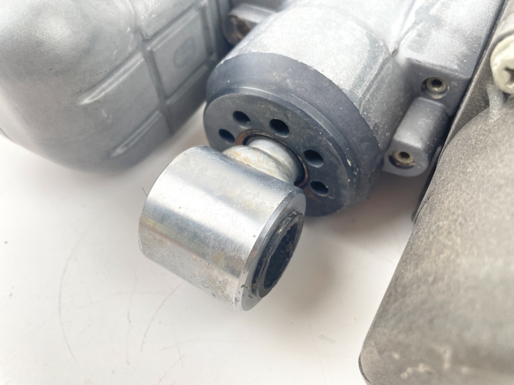 2002 + Honda 90 115 130 135 150 200 225 HP Outboard Power Trim Tilt Unit