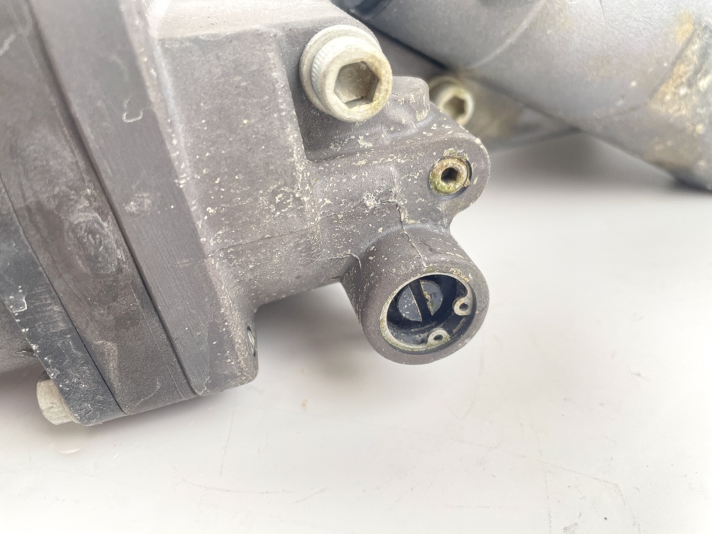 2002 + Honda 90 115 130 135 150 200 225 HP Outboard Power Trim Tilt Unit