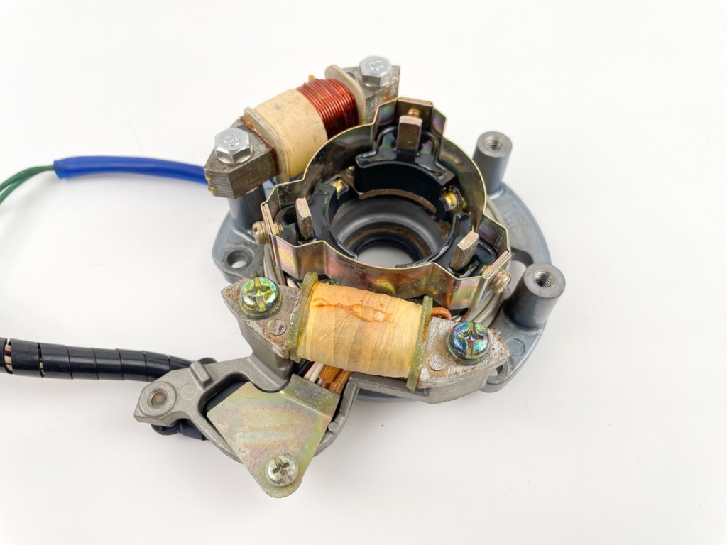 1986 Yamaha 40 HP 2 Stroke Outboard Stator W/ Lighting Coil Assembly 6H4-85510-F0 OEM