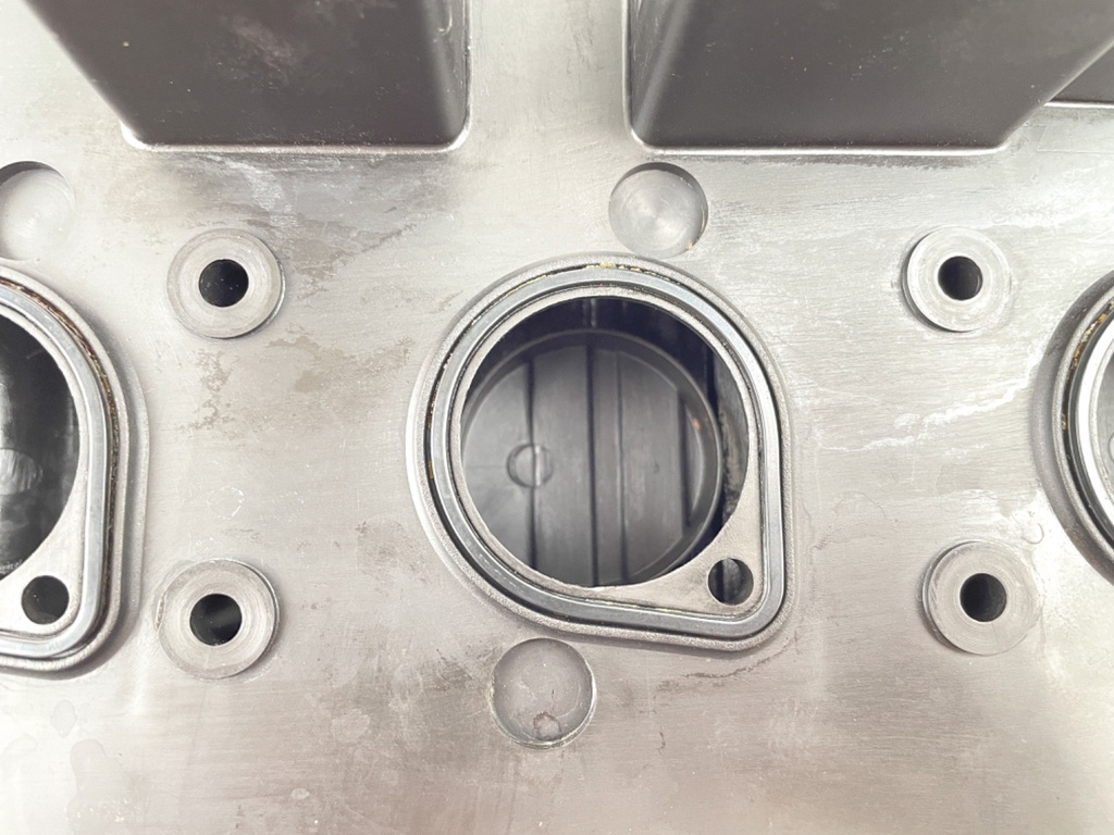 1986 Yamaha 40 HP 2 Stroke Outboard Intake Air Silencer Assembly 6H4-14431-01-00 OEM