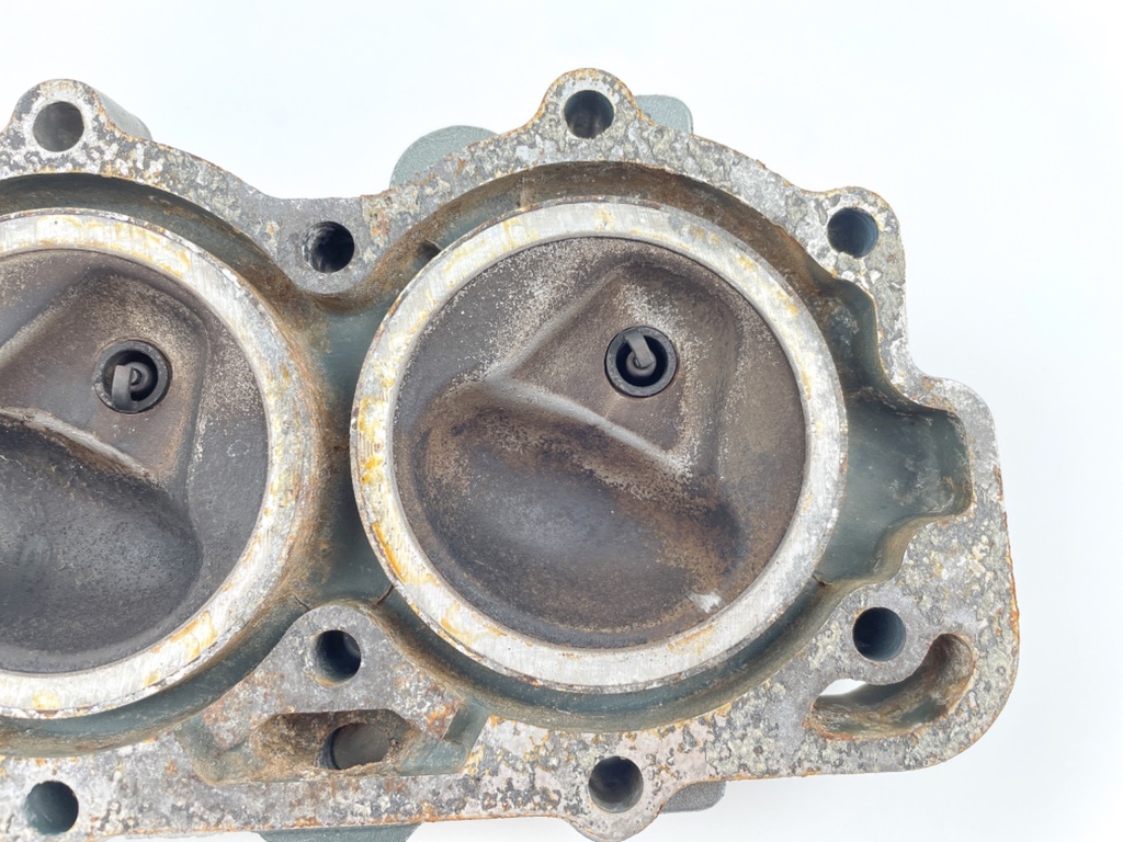 1986 Yamaha 40 HP 2 Stroke Outboard Cylinder Head 6H4-11111-01-94 OEM