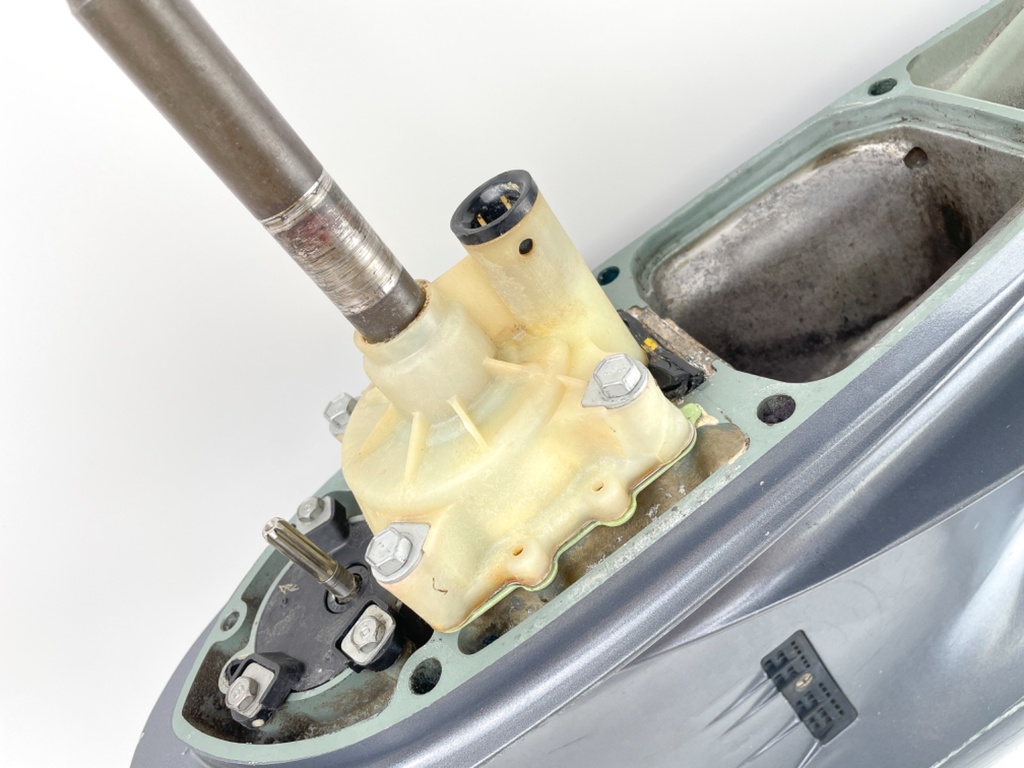 Yamaha 150 175 200 2.6L Outboard 2 Stroke XL Lower Unit Gear Case HPDI OX66 Carb