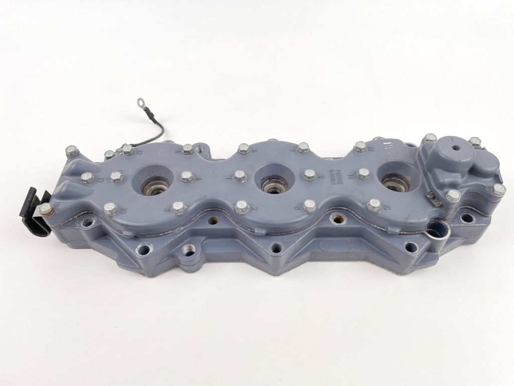 2002 Yamaha 150 HP 2 Stroke Outboard Starboard Cylinder Head 6G5-11111-04-1S OEM