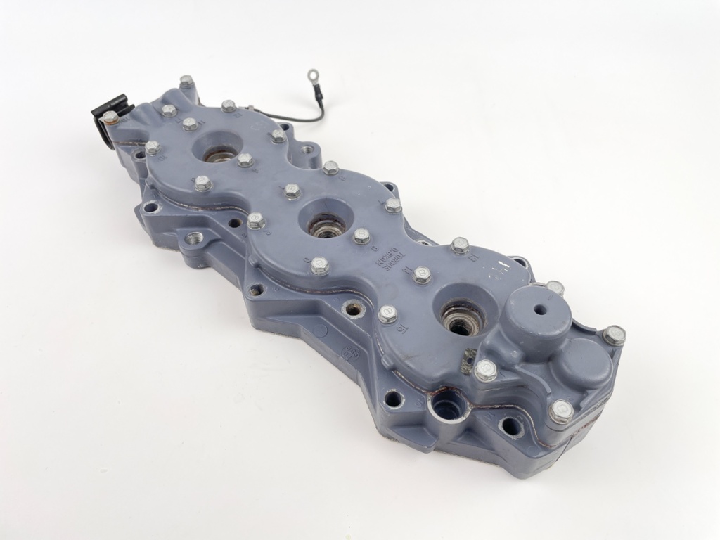 2002 Yamaha 150 HP 2 Stroke Outboard Starboard Cylinder Head 6G5-11111-04-1S OEM