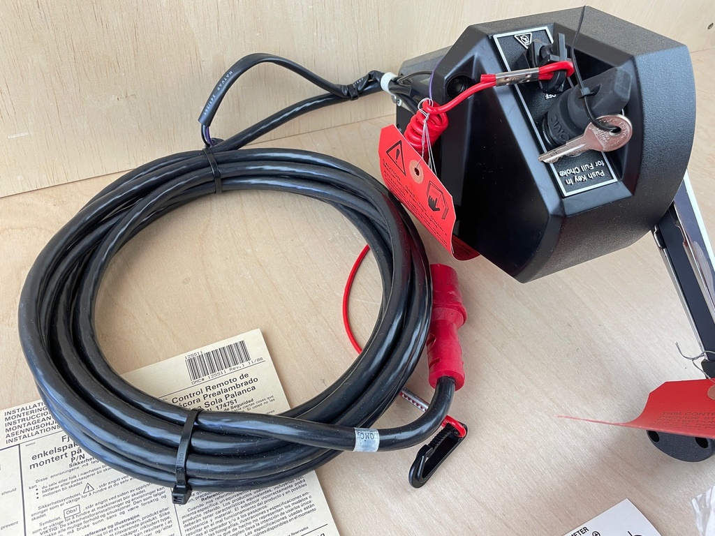 OMC Johnson Top Mount Controls Binnacle Red Plug No Trim / Tilt Brand New 174751