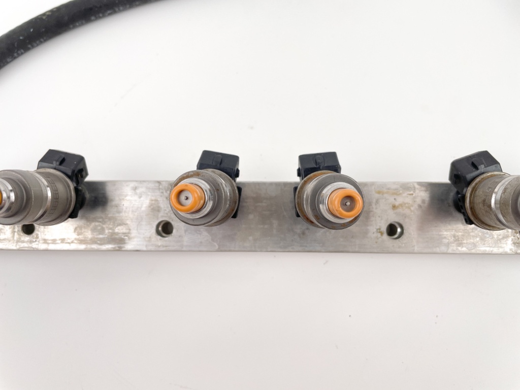 2000 Yamaha 250 HP 2 Stroke Outboard Fuel Injector Set W/ Rail 65L-13761-00-00 OEM