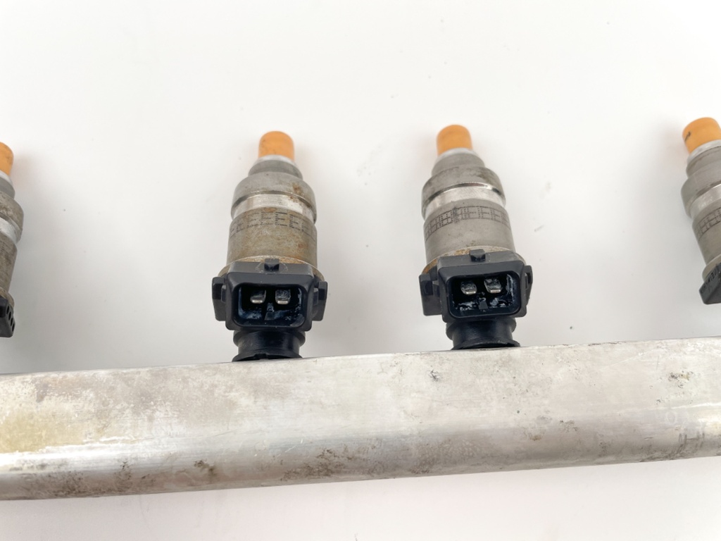 2000 Yamaha 250 HP 2 Stroke Outboard Fuel Injector Set W/ Rail 65L-13761-00-00 OEM