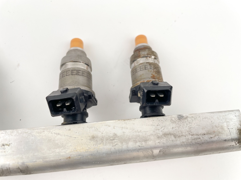 2000 Yamaha 250 HP 2 Stroke Outboard Fuel Injector Set W/ Rail 65L-13761-00-00 OEM