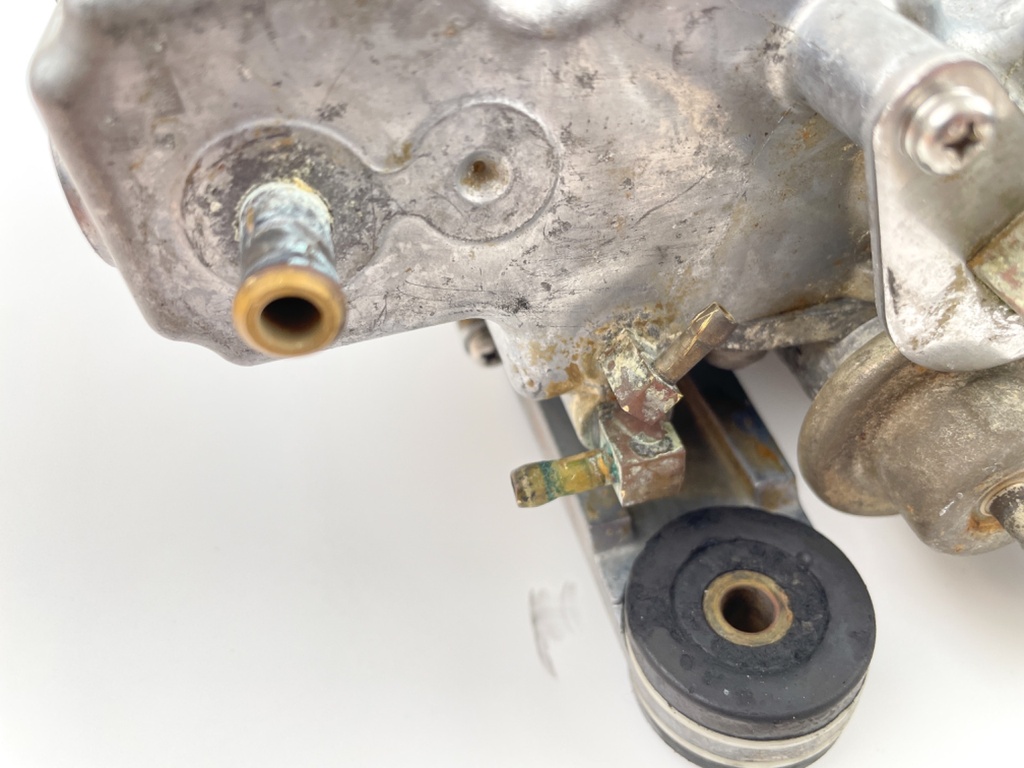 2000 Yamaha 250 HP 2 Stroke Outboard VST Float Chamber Assembly 66K-14980-00-00 OEM